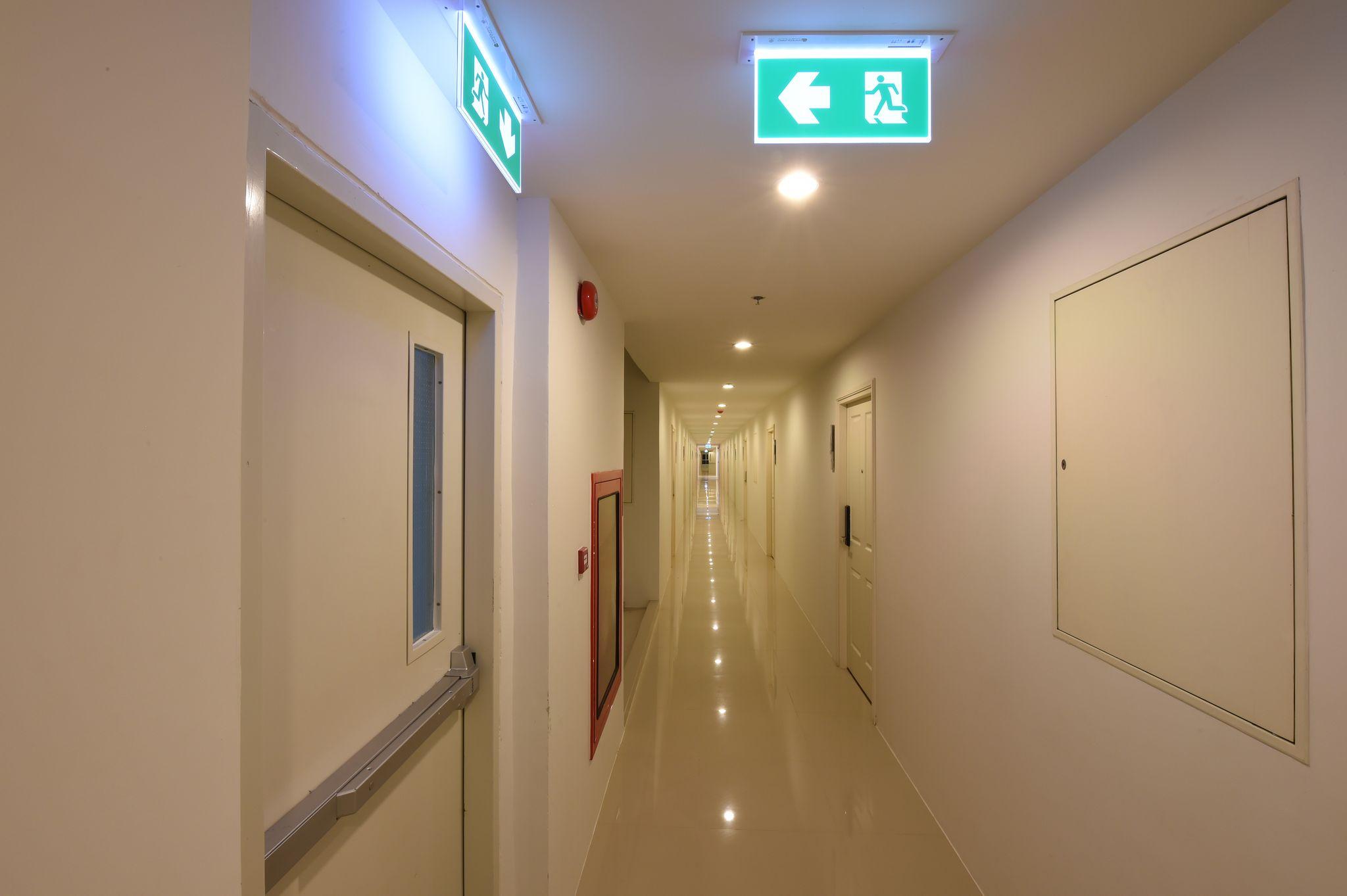 Auto-Test-Emergency-Exit-Signs